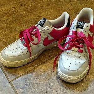 NIKE Air Force I, size 8.5, berry/white